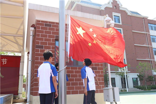 学校新闻 学校动态 6月10日上午,我校举行第17周升旗仪式,本次升旗